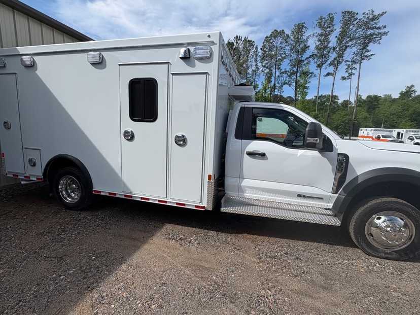 2025 Ford 550 4x4 Type I Ambulance — photo 4