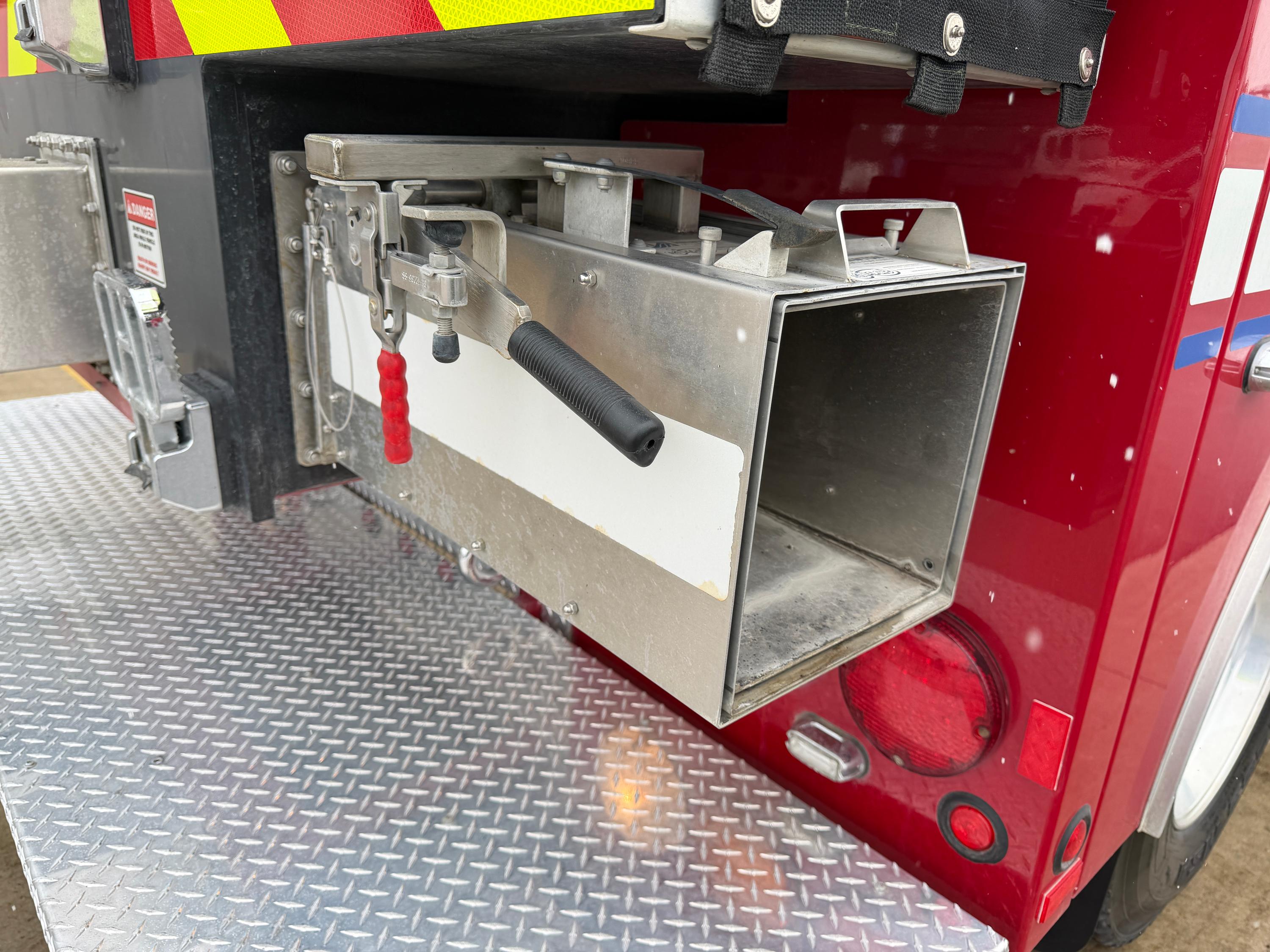 2014 Danko Freightliner Pumper Tanker - image 9