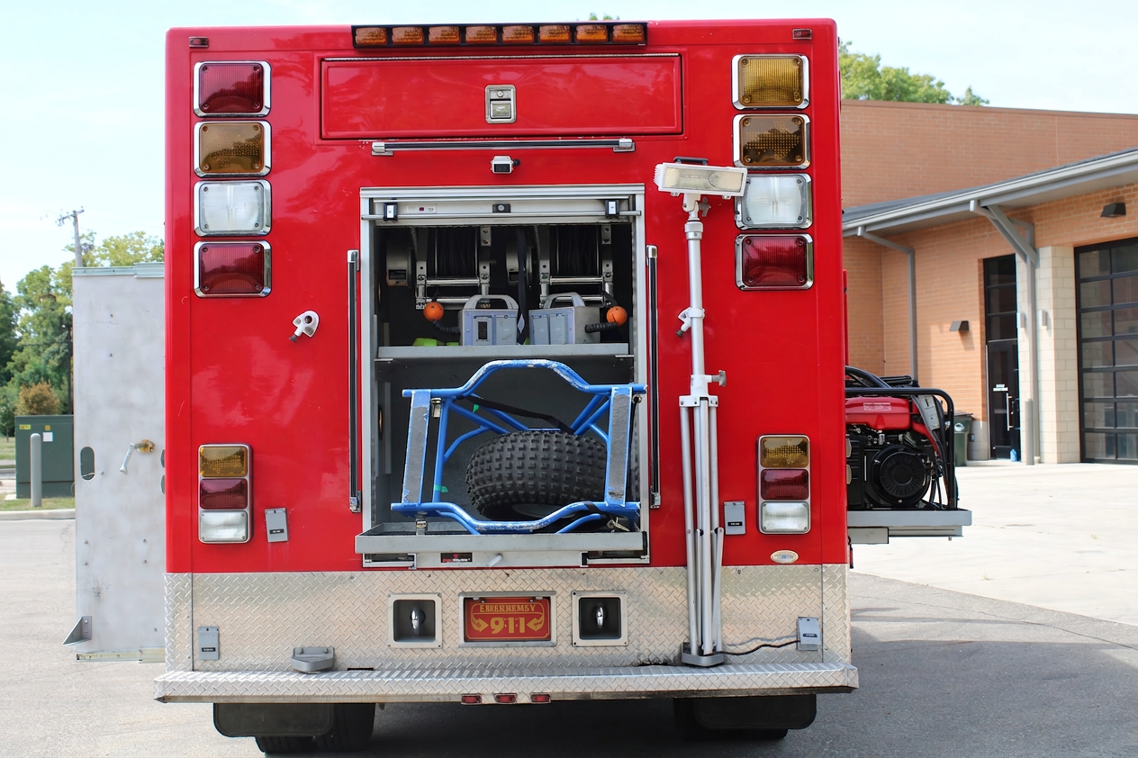 2003 Ford Light Rescue - image 6
