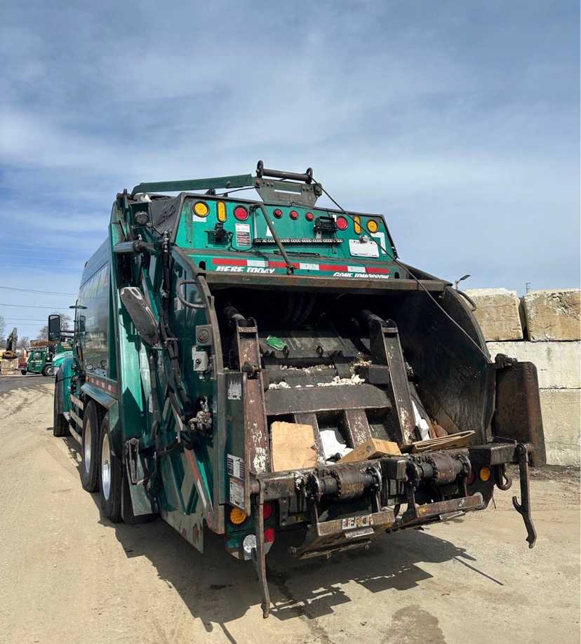 2023 Kenworth Leach Rear Loader — photo 4