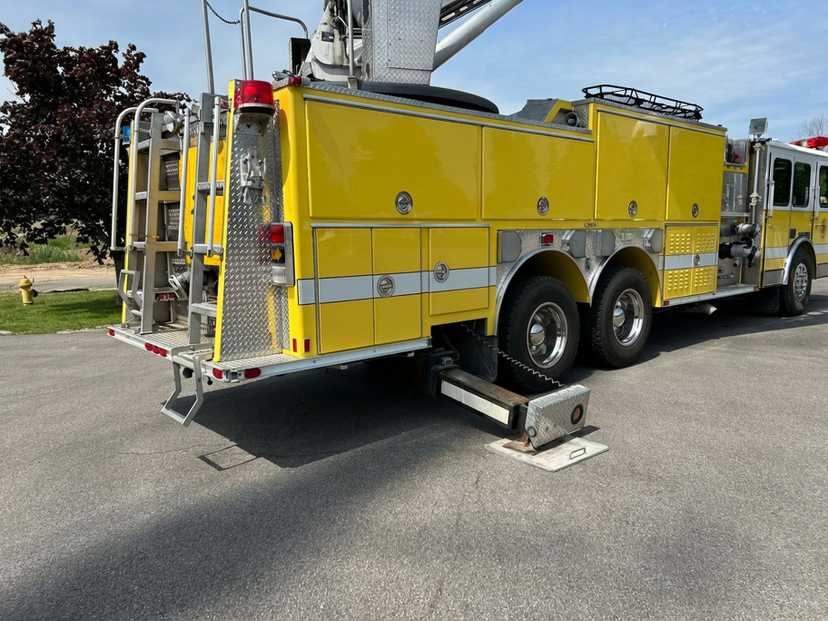 1995 E-One 80' Quint — photo 4