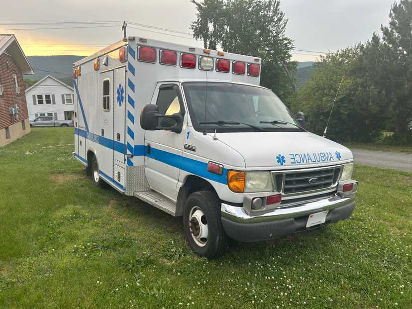 2007 Taylor Made Ford Type III Ambulance — photo 2