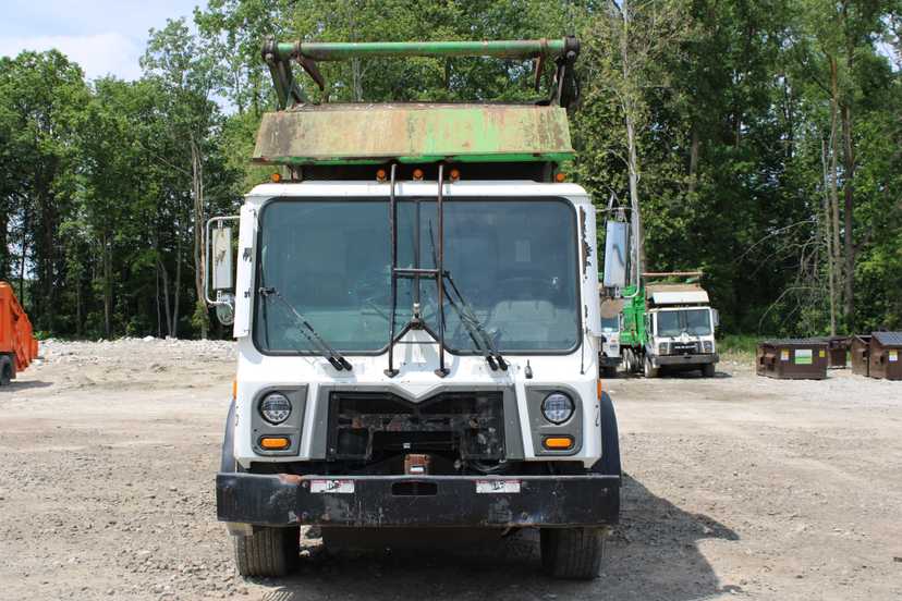 2017 Mack Heil Front Loader — photo 3