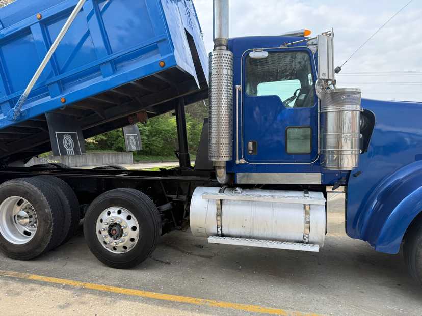 2002 Kenworth W900 Dump Truck — photo 2