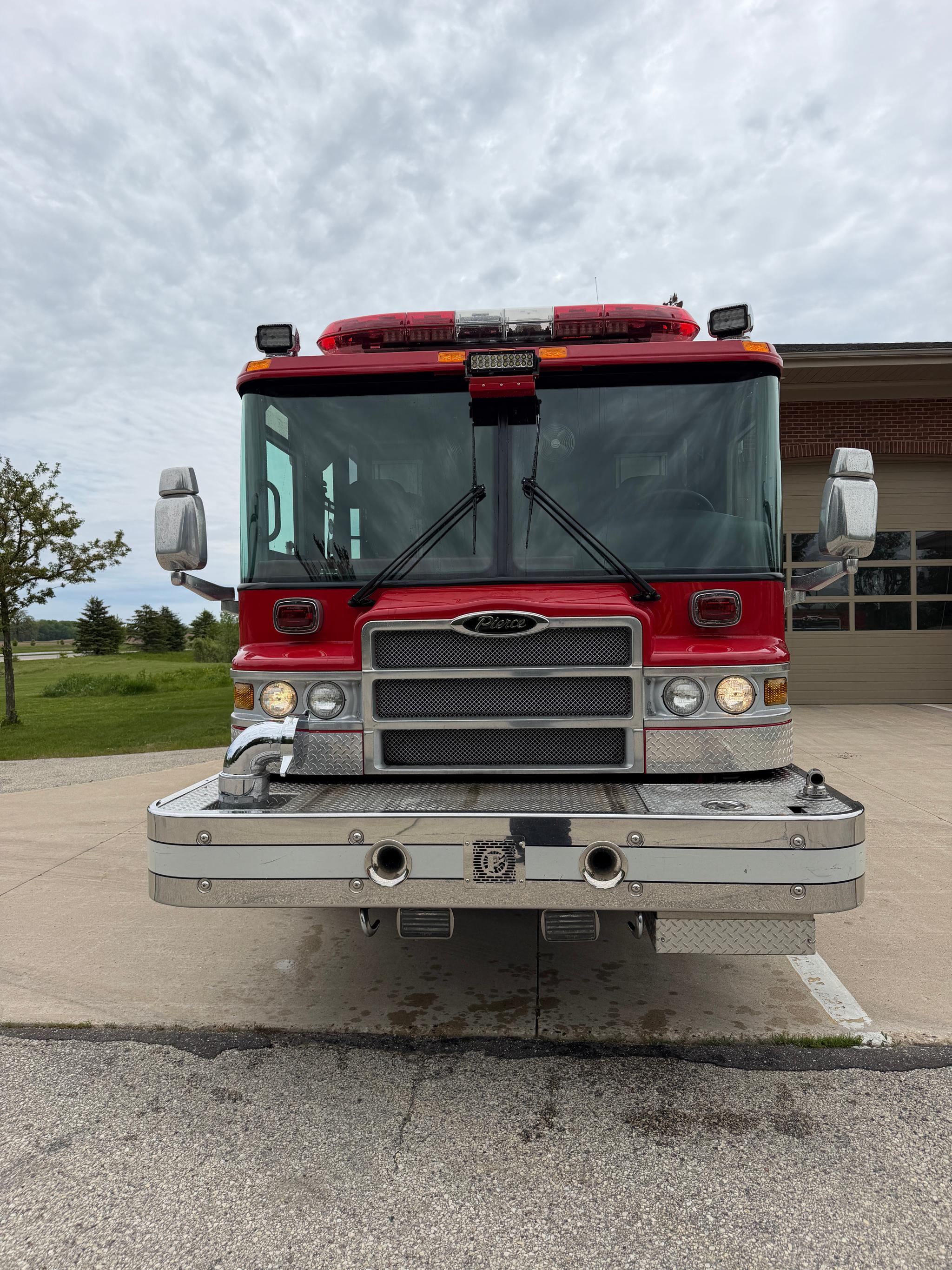 2005 Pierce Quantum Pumper - image 2