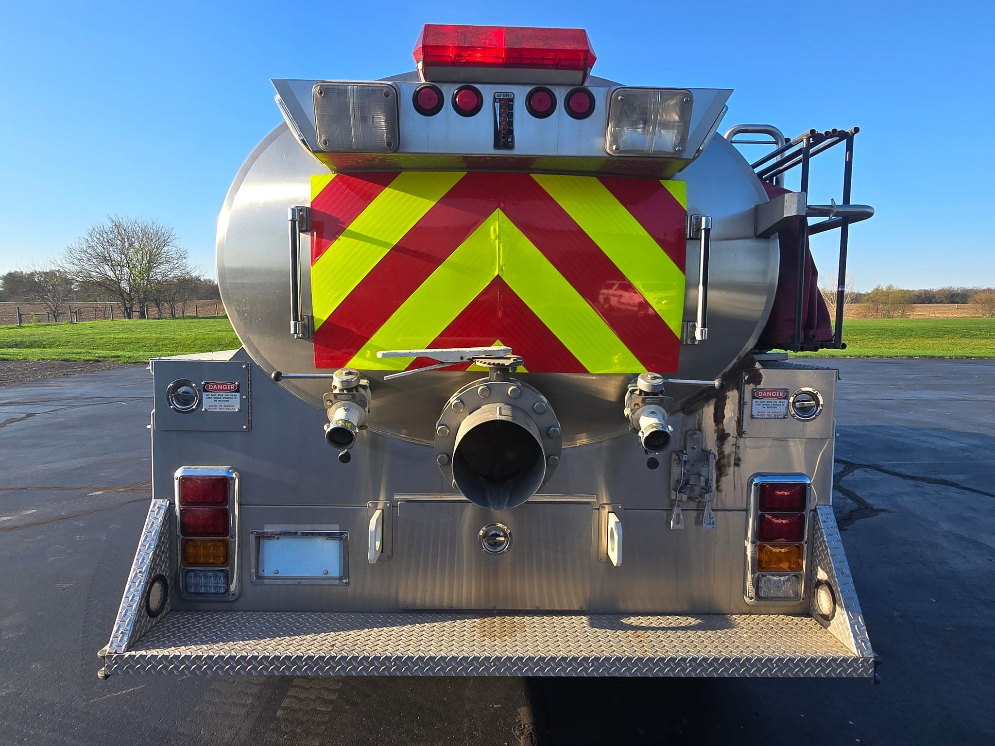 1993 Ford L8000 Pumper Tanker - image 3