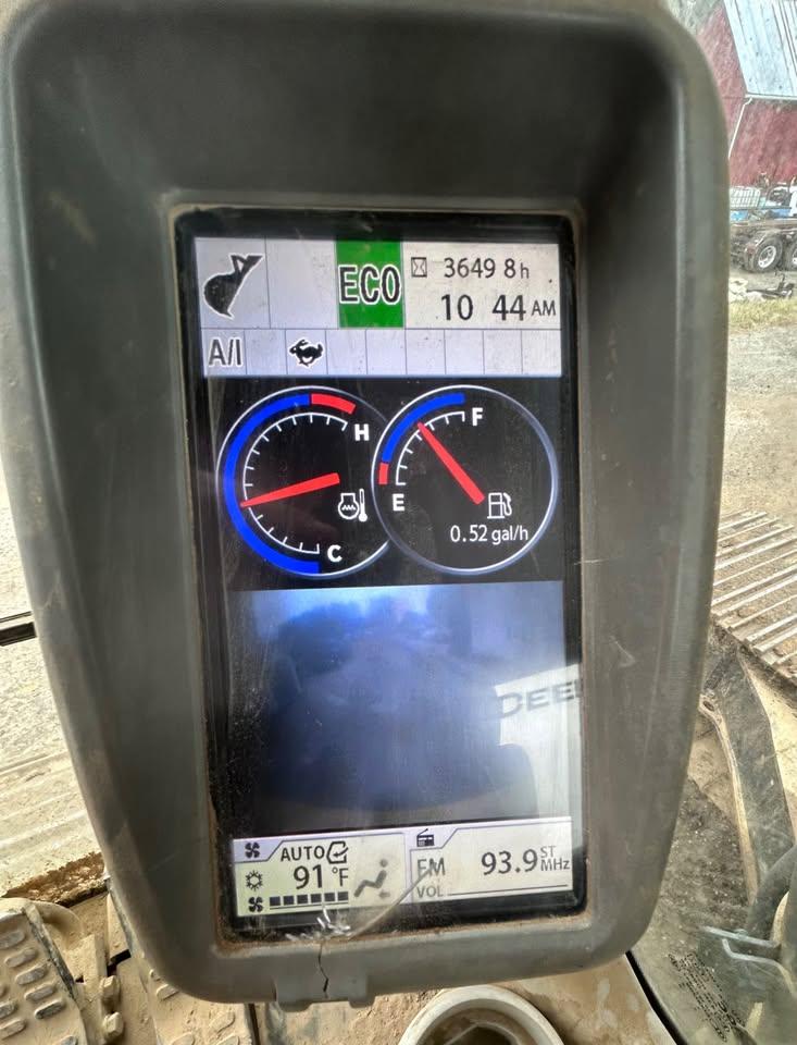 2013 John Deere 250 LC Excavator - image 6