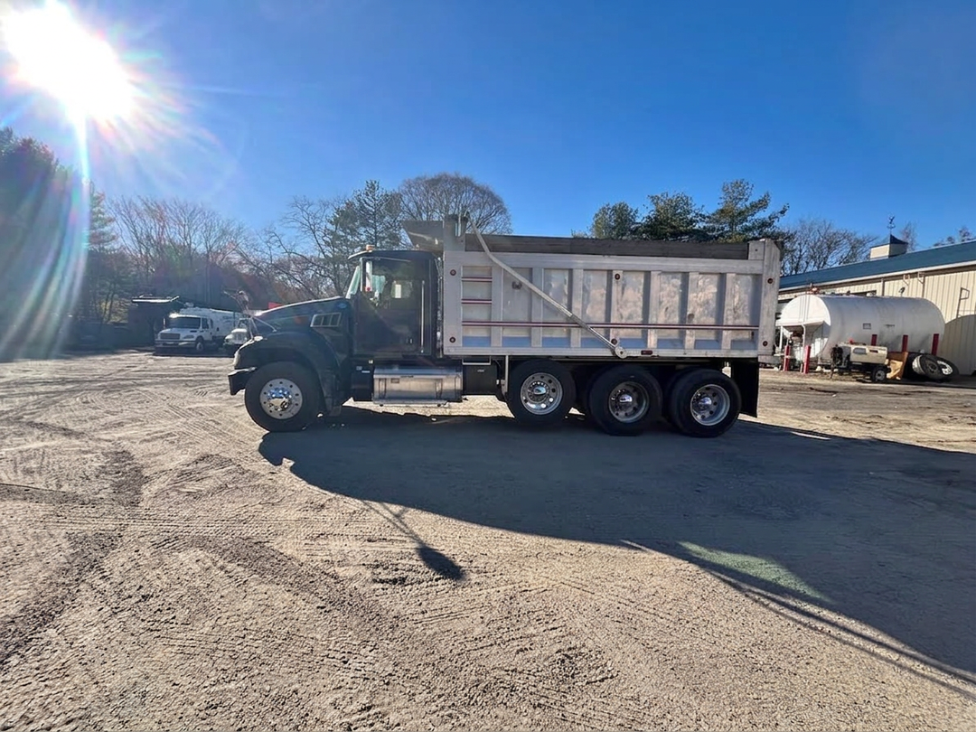 2013 Mack GU713 Dump Truck