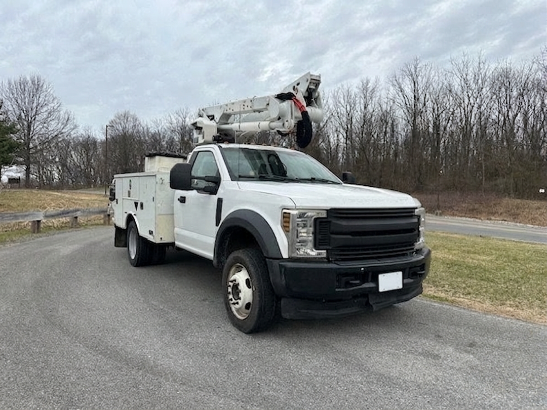 2019 Ford F550 4x4 Bucket Truck w/ Altec AT40G Boom (45 ft)