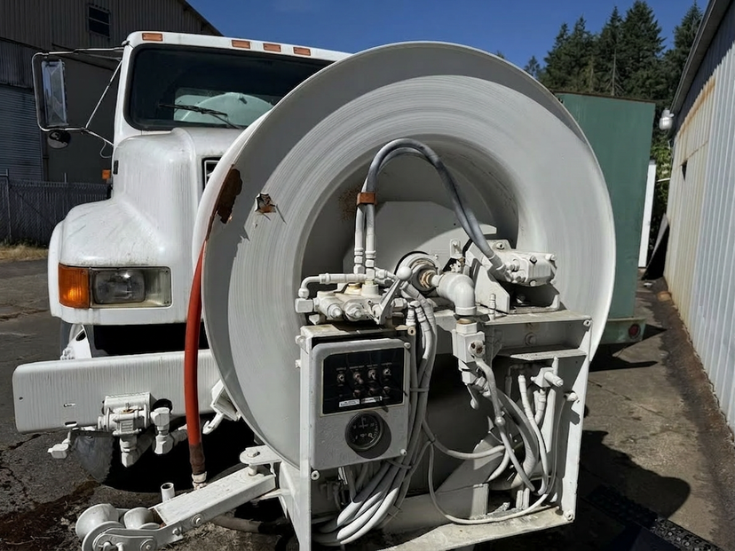 1995 International 400 FL80 Sewer Jet Truck — photo 6