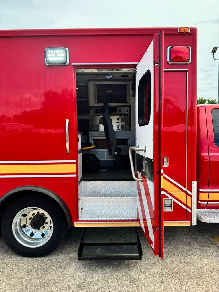2014 REV Ford 4x4 Type I Ambulance - image 26