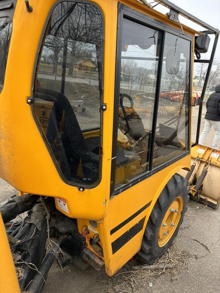 2013 MB MSV Tractor (for parts) - image 7