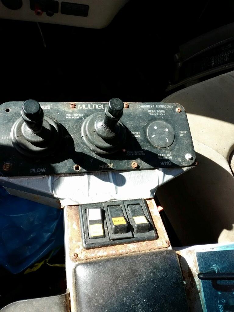 2005 Caterpillar Dump Truck - image 9
