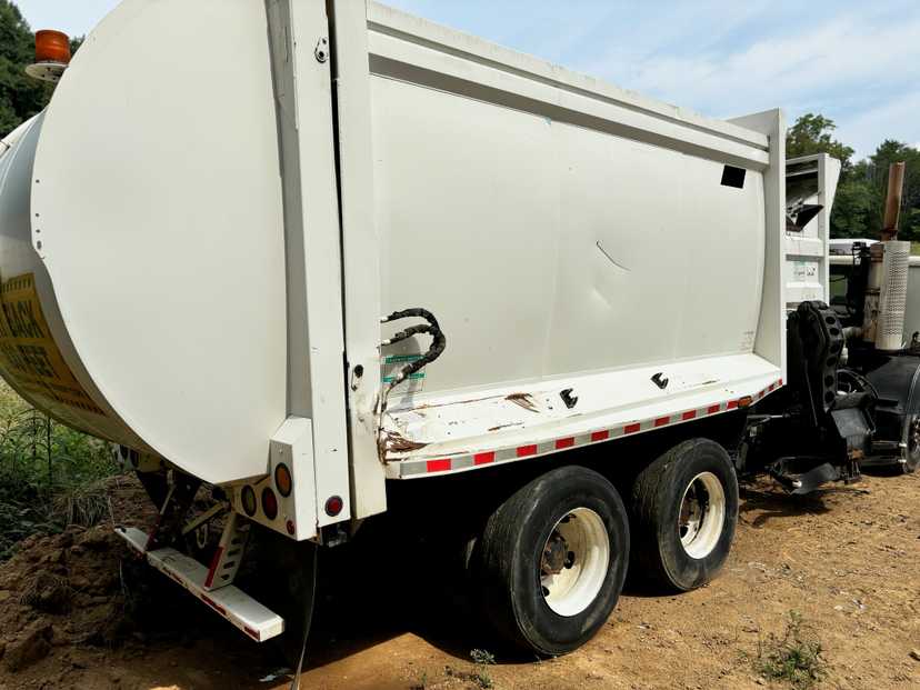 2010 Mack McNeilus Automated Side Loader — photo 4