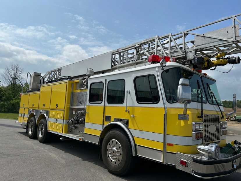 1995 E-One 80' Quint