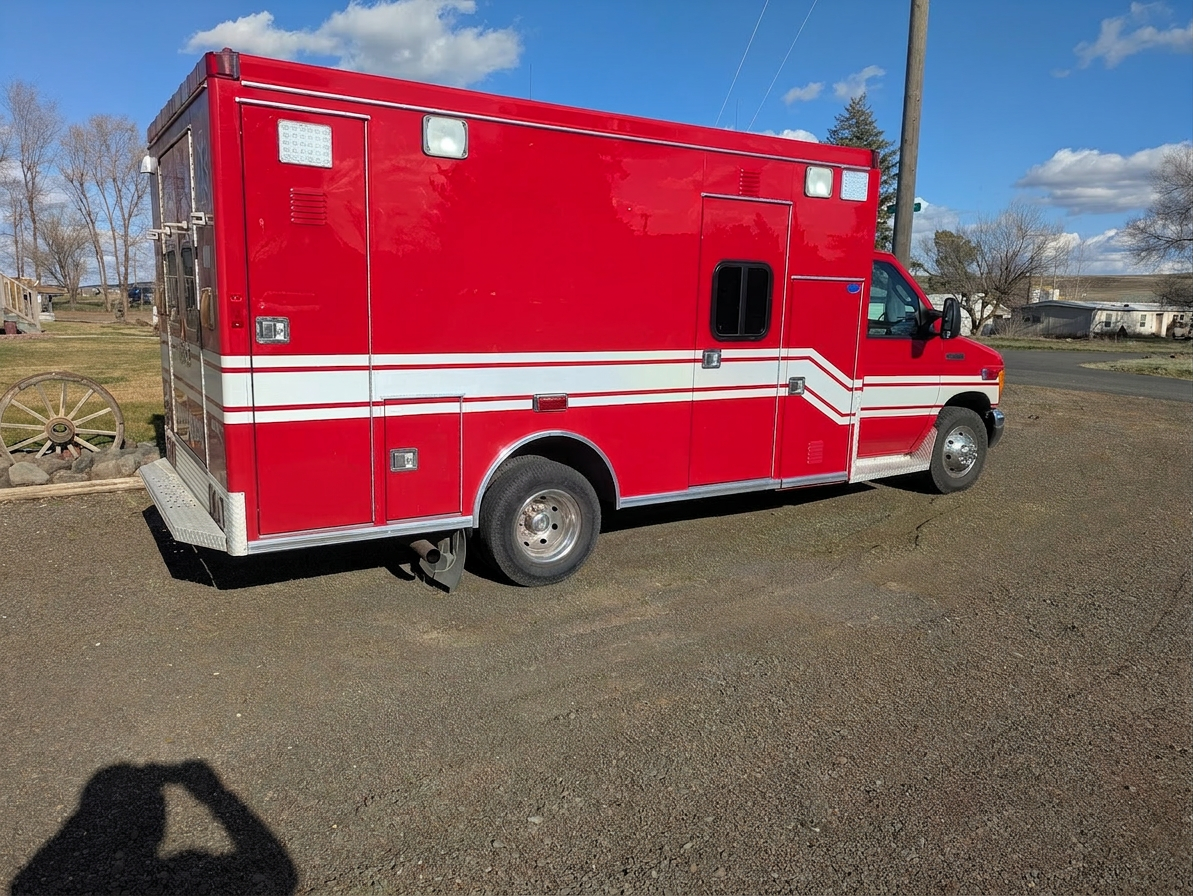 2006 Ford Type III Ambulance - image 2