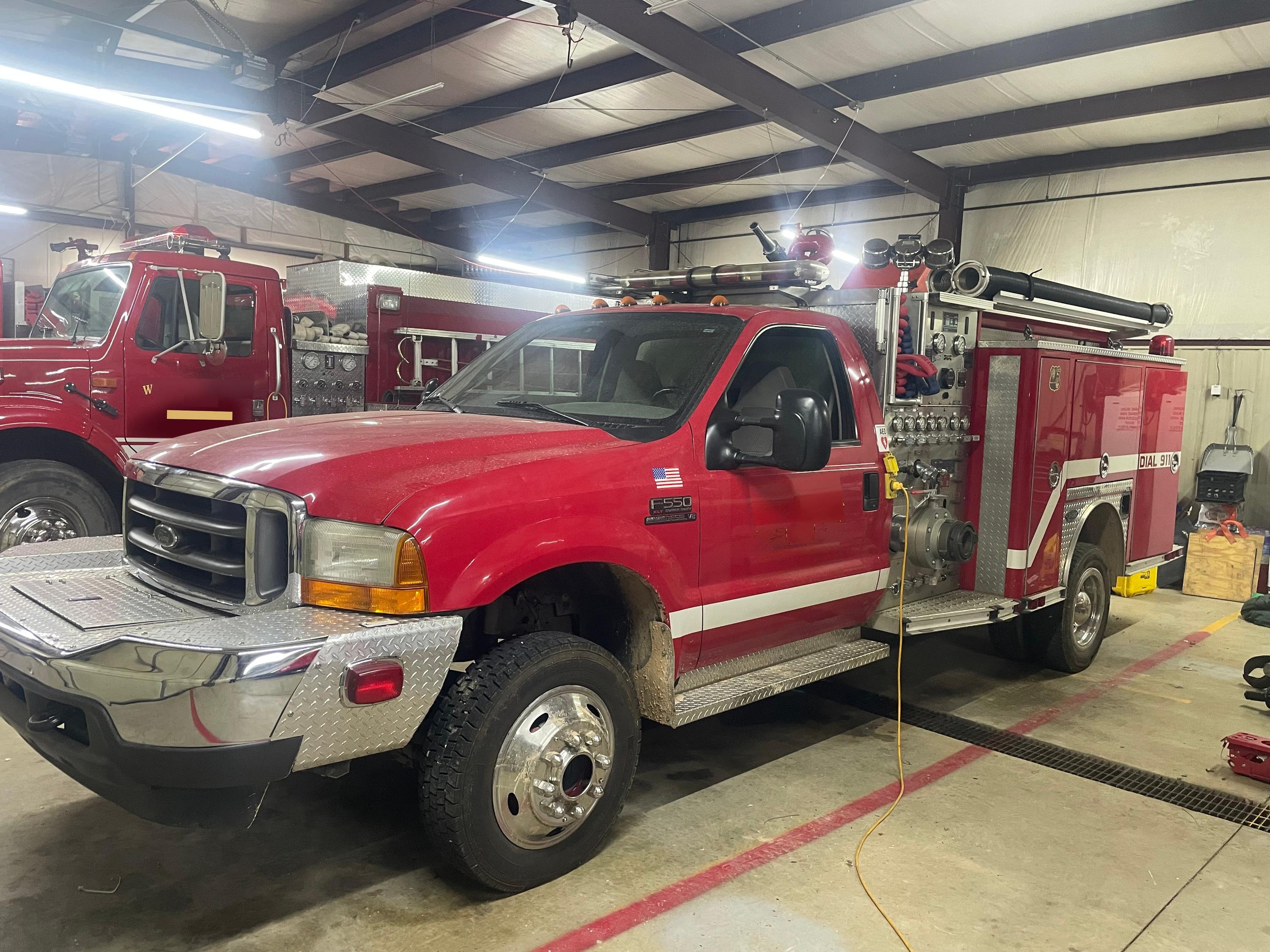 2001 E-One Ford 4x4 Mini Pumper - image 1