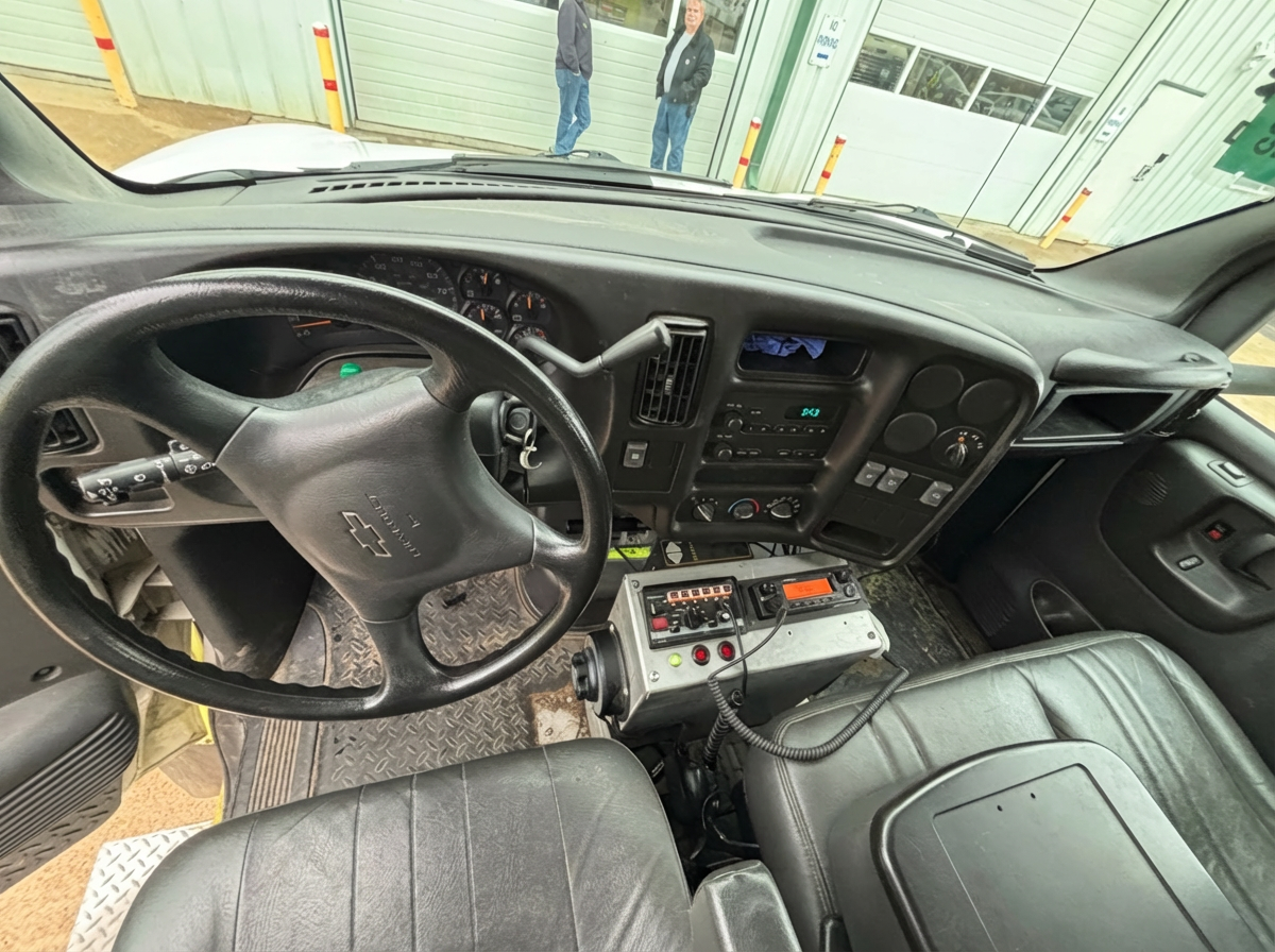 2009 Chevrolet Kodiak 5500 4x4 Squad - image 8