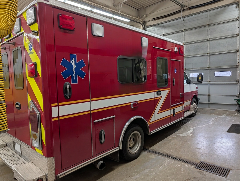 2010 Chevrolet Express 4500 Type III Ambulance — photo 6