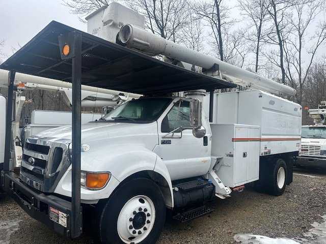 2013 Ford F750 Bucket Truck w/ Altec LR756 Boom & Chipper Dump (61 ft)