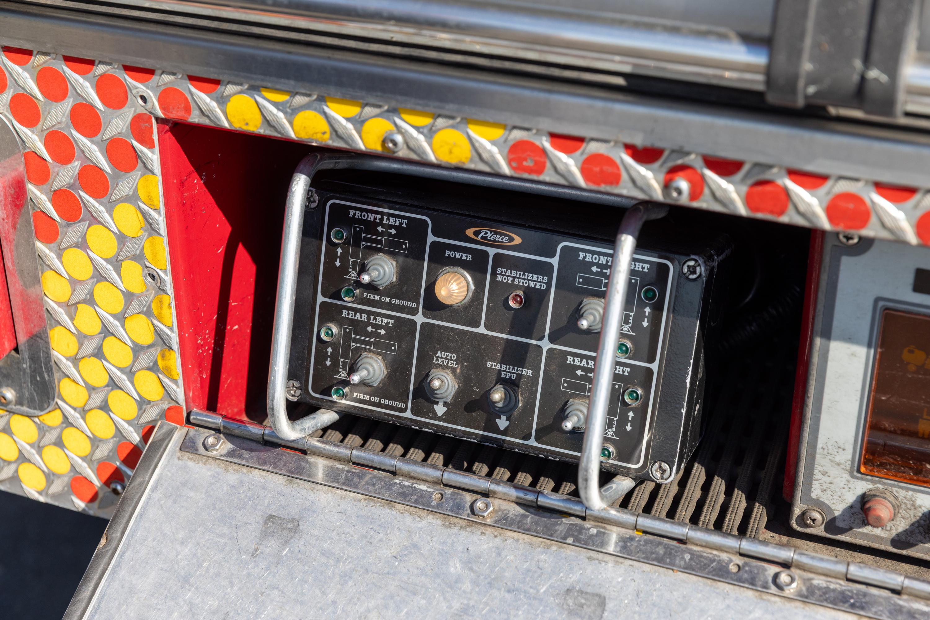 2003 Pierce TL100 100' Quint - image 82