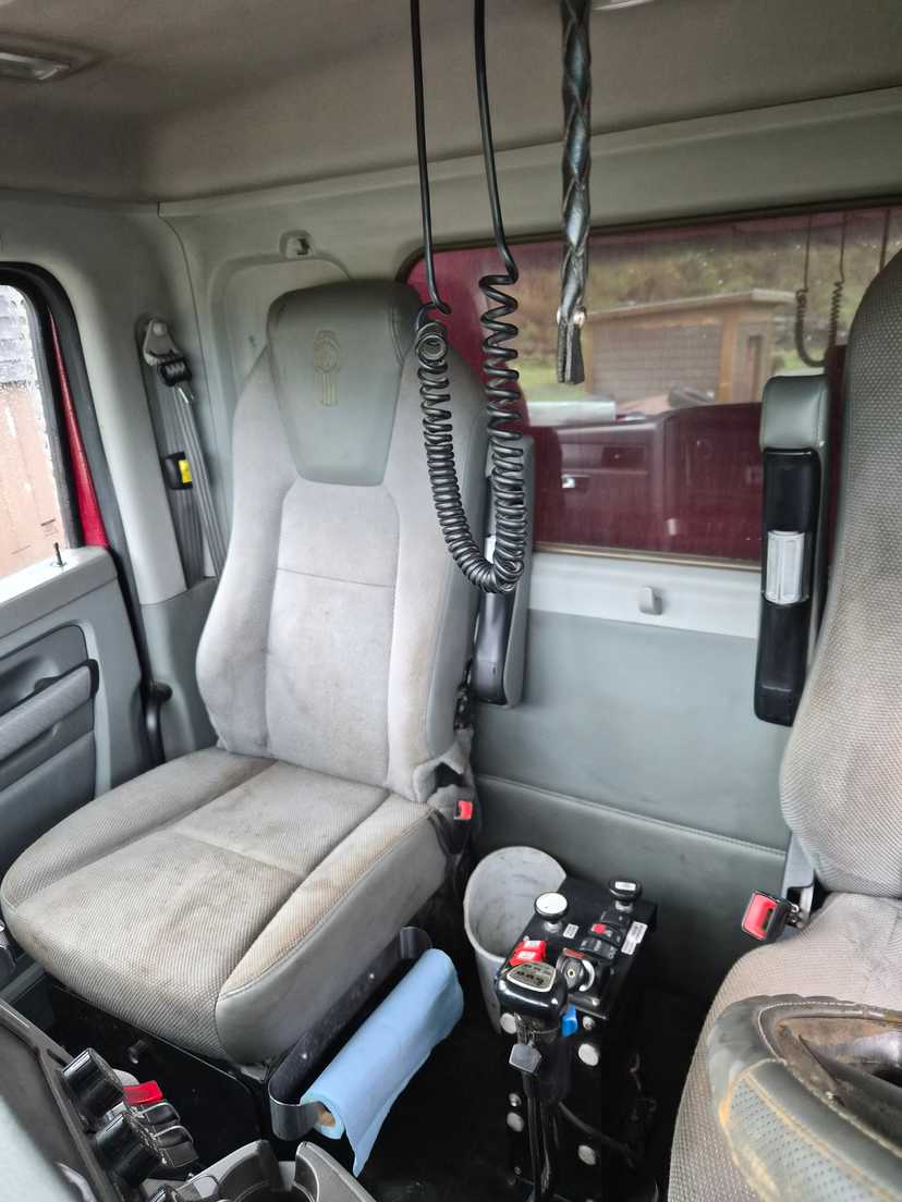 2016 Kenworth T880 Dump Truck — photo 8