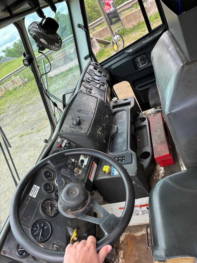 2010 CCC Heil Rear Loader - image 9