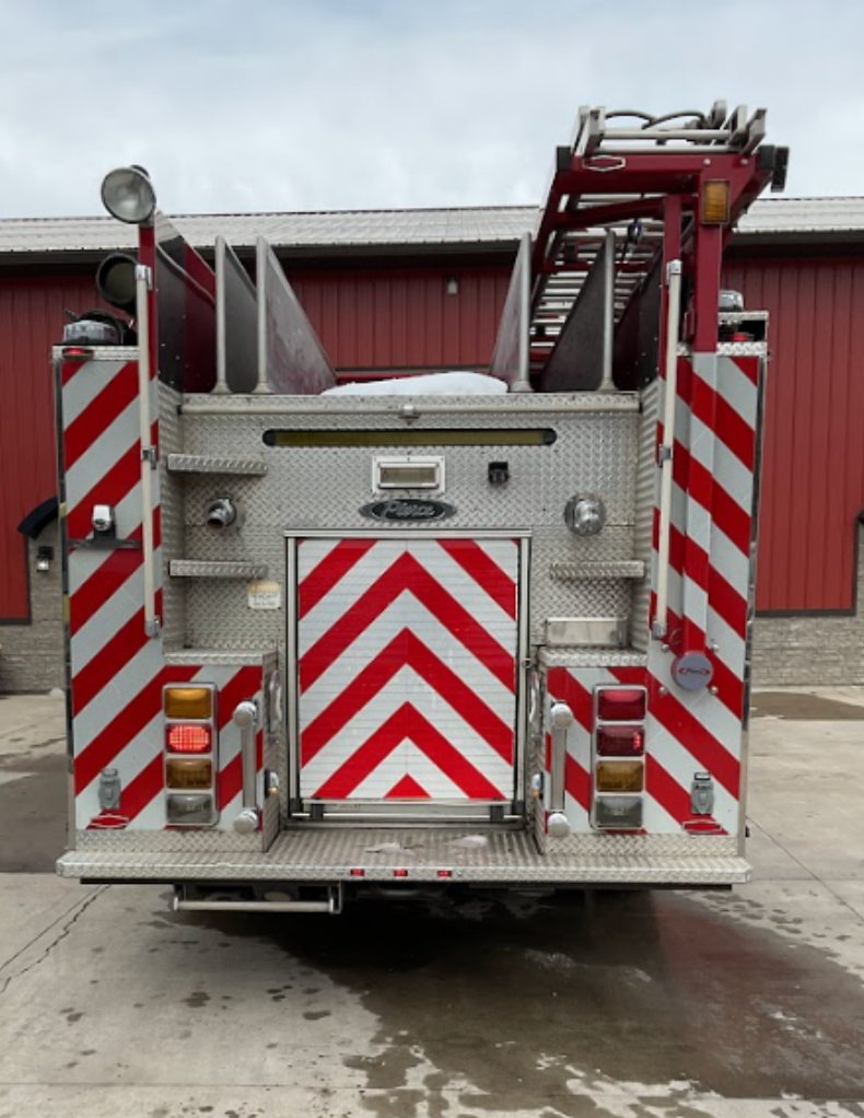 2003 Pierce Tilt Cab Pumper - image 11