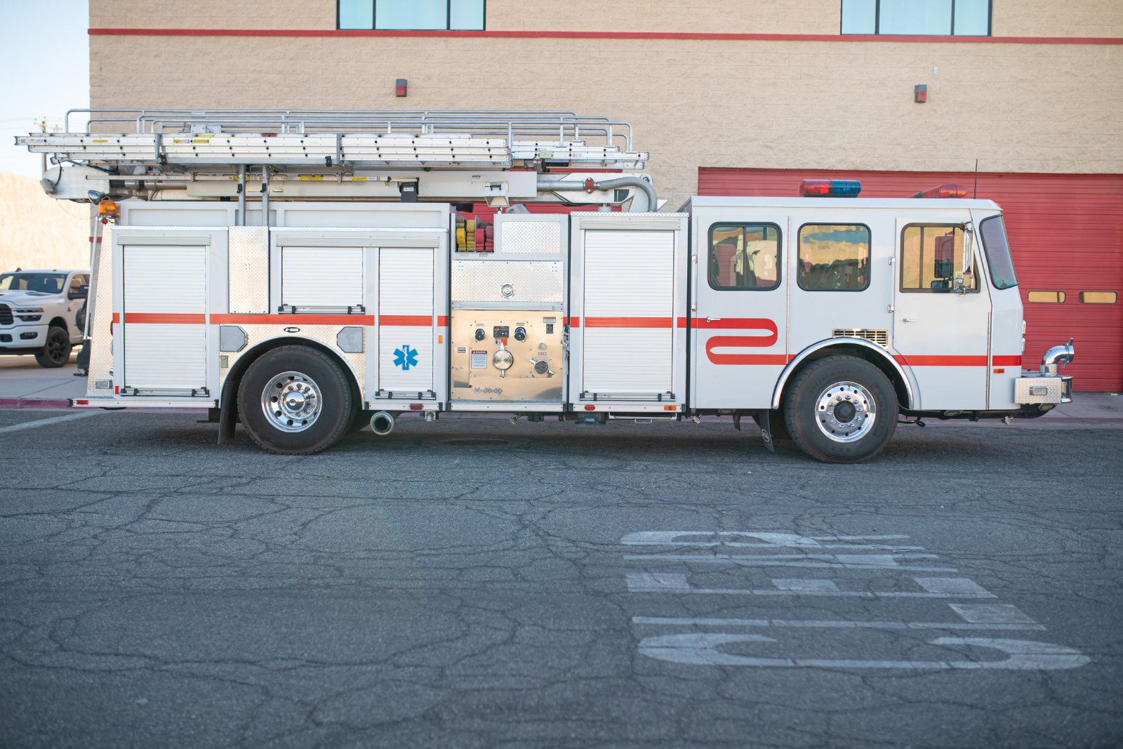 2003 E-One Typhoon 50' Quint - image 20