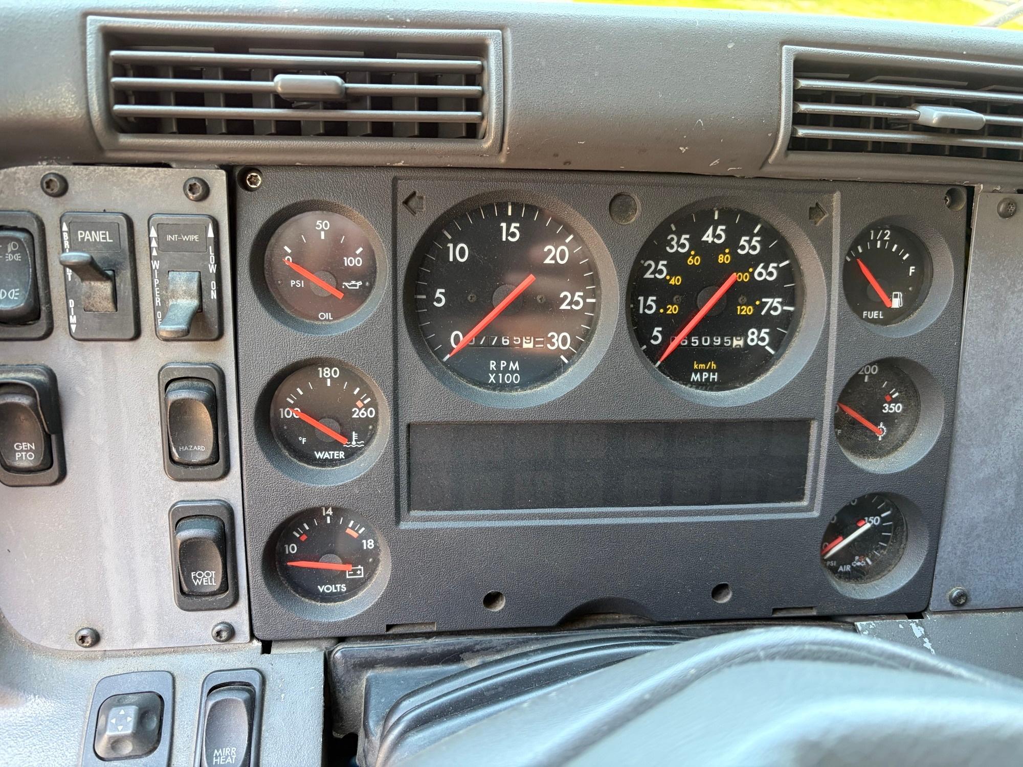 2004 American LaFrance Metropolitan Pumper - image 9