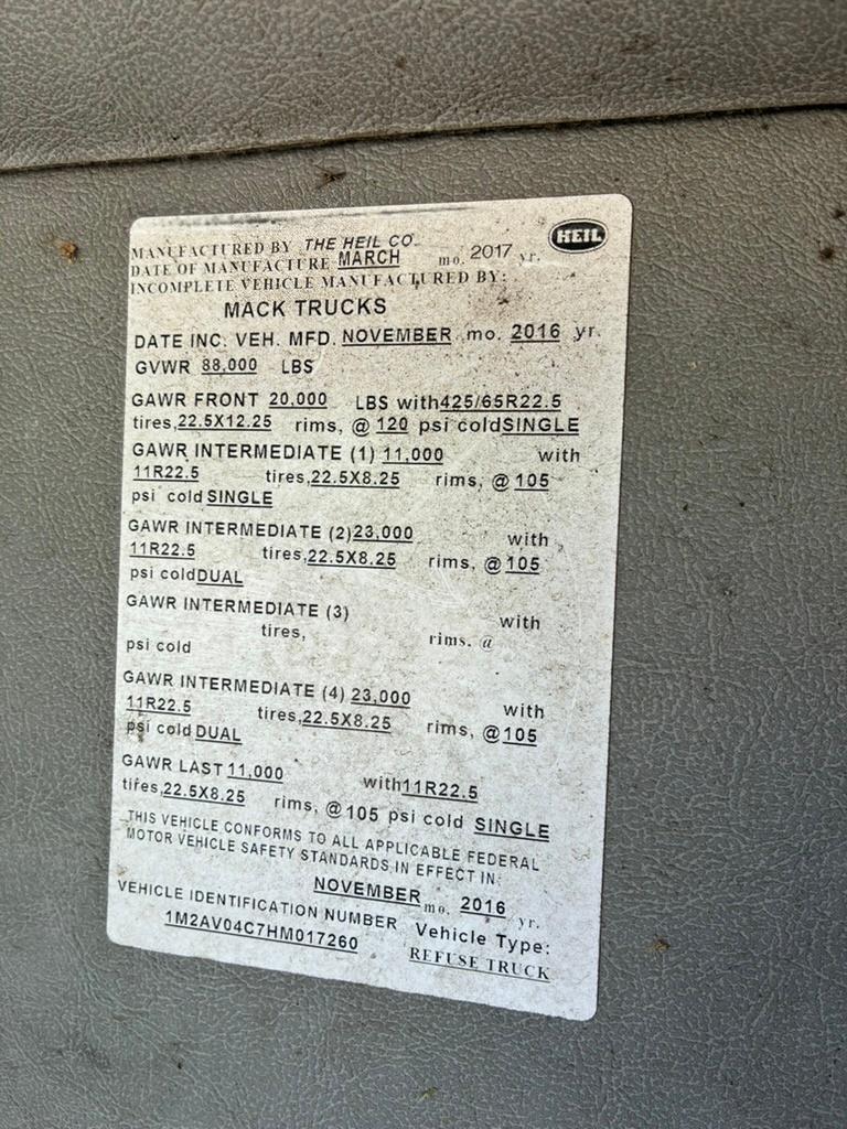 2017 Mack Heil Front Loader - image 19