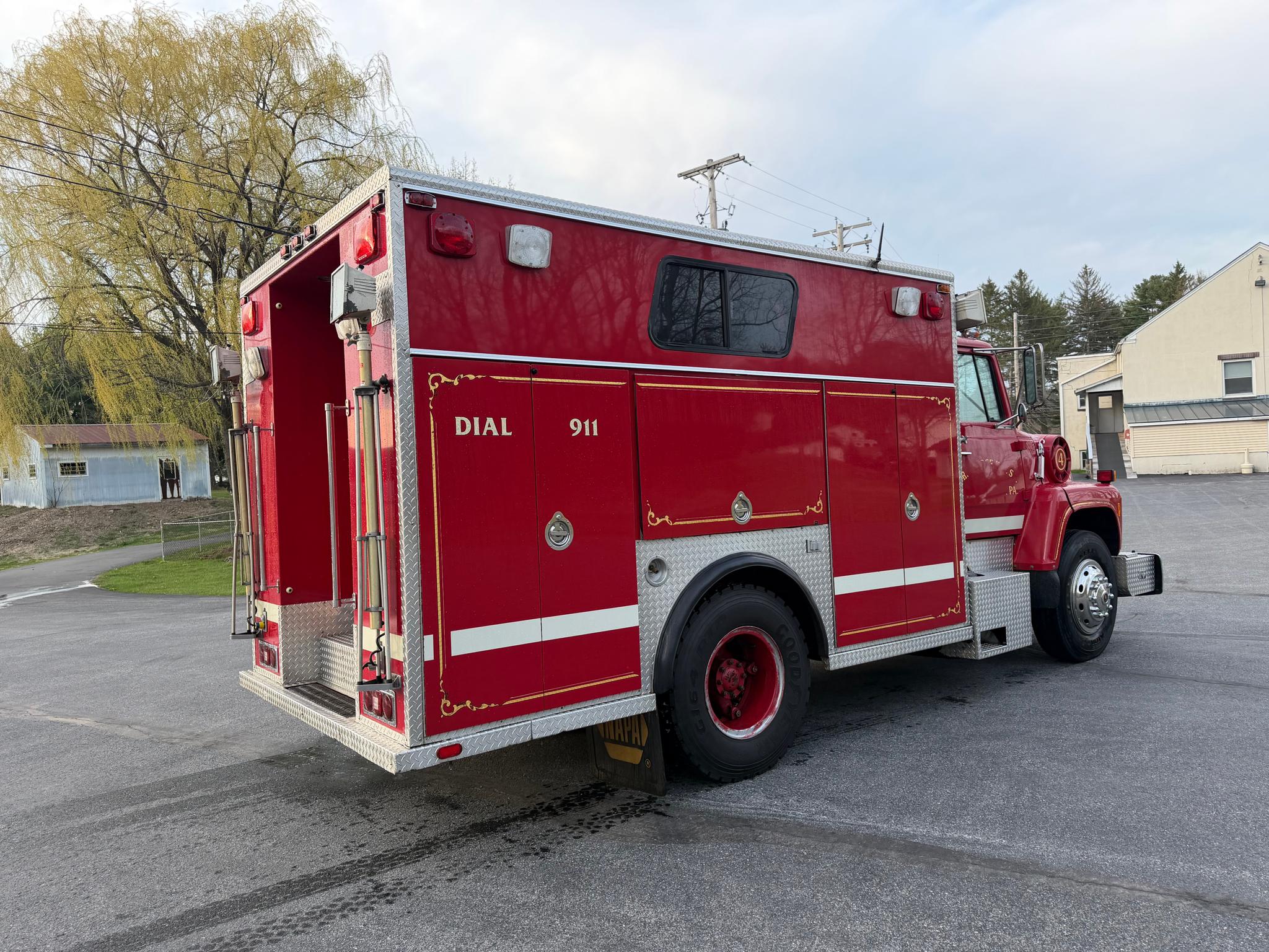 1987 Saulsbury Ford Light Rescue - image 4