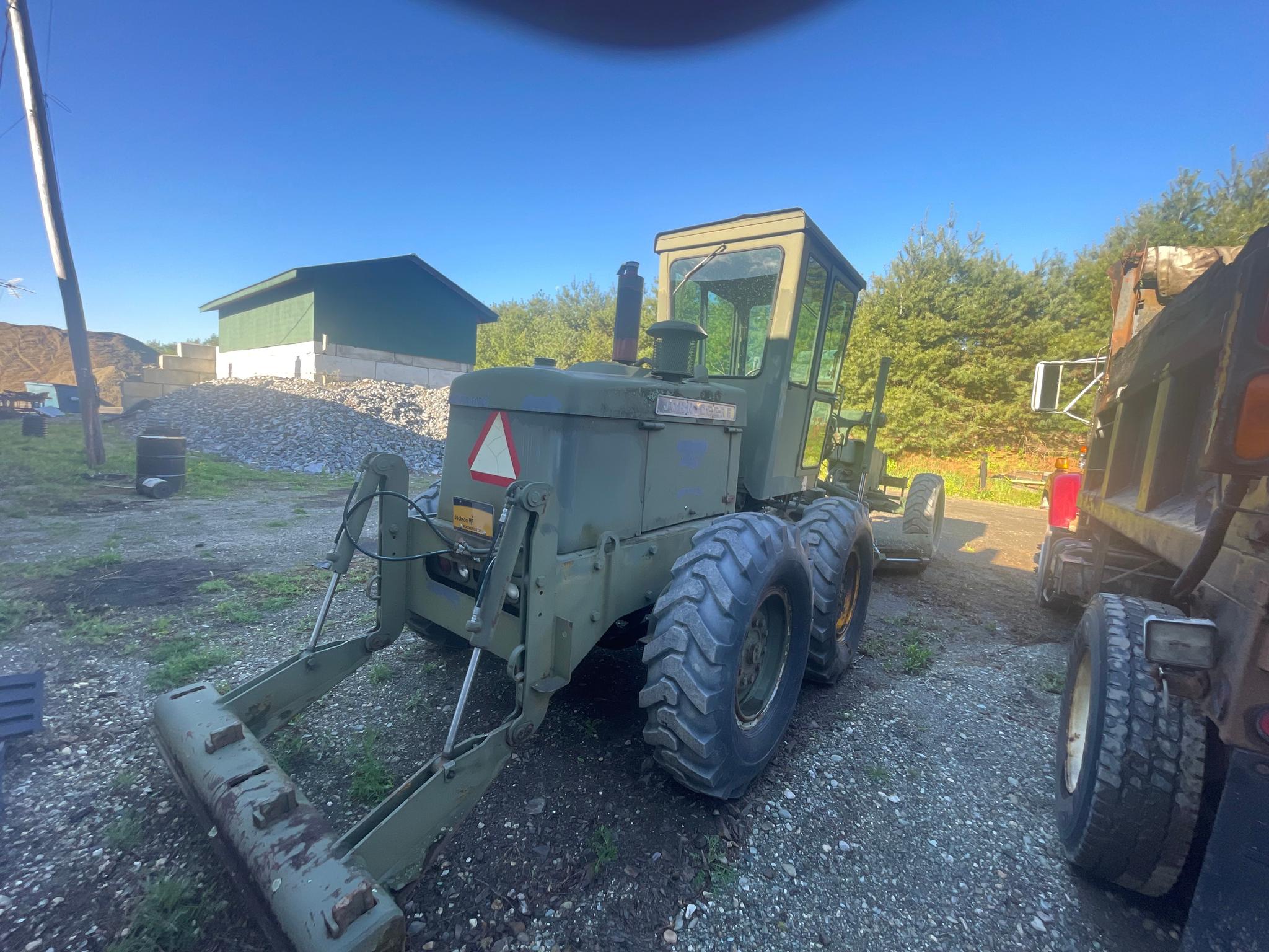1980 John Deere 570A Motor Grader - image 2