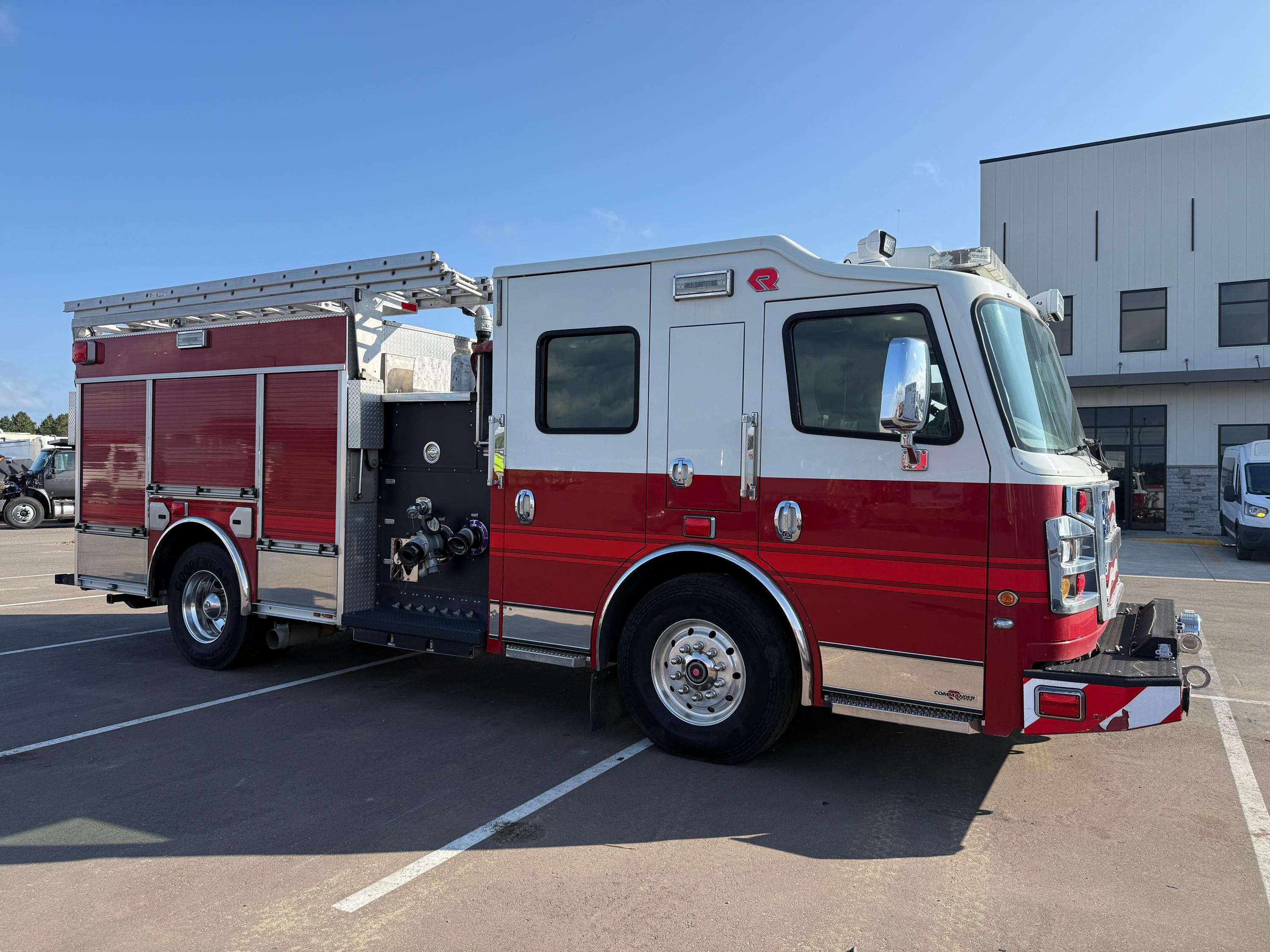 2015 Rosenbauer COMMANDER Pumper - image 3