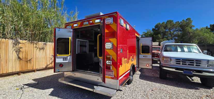 2014 Road Rescue Chevrolet Type III Ambulance — photo 8