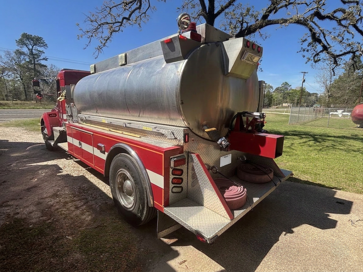 2005 Kenworth Pumper Tanker - image 2