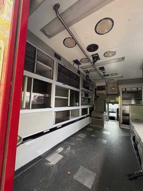 2011 Ford 4x4 Type I Ambulance — photo 6