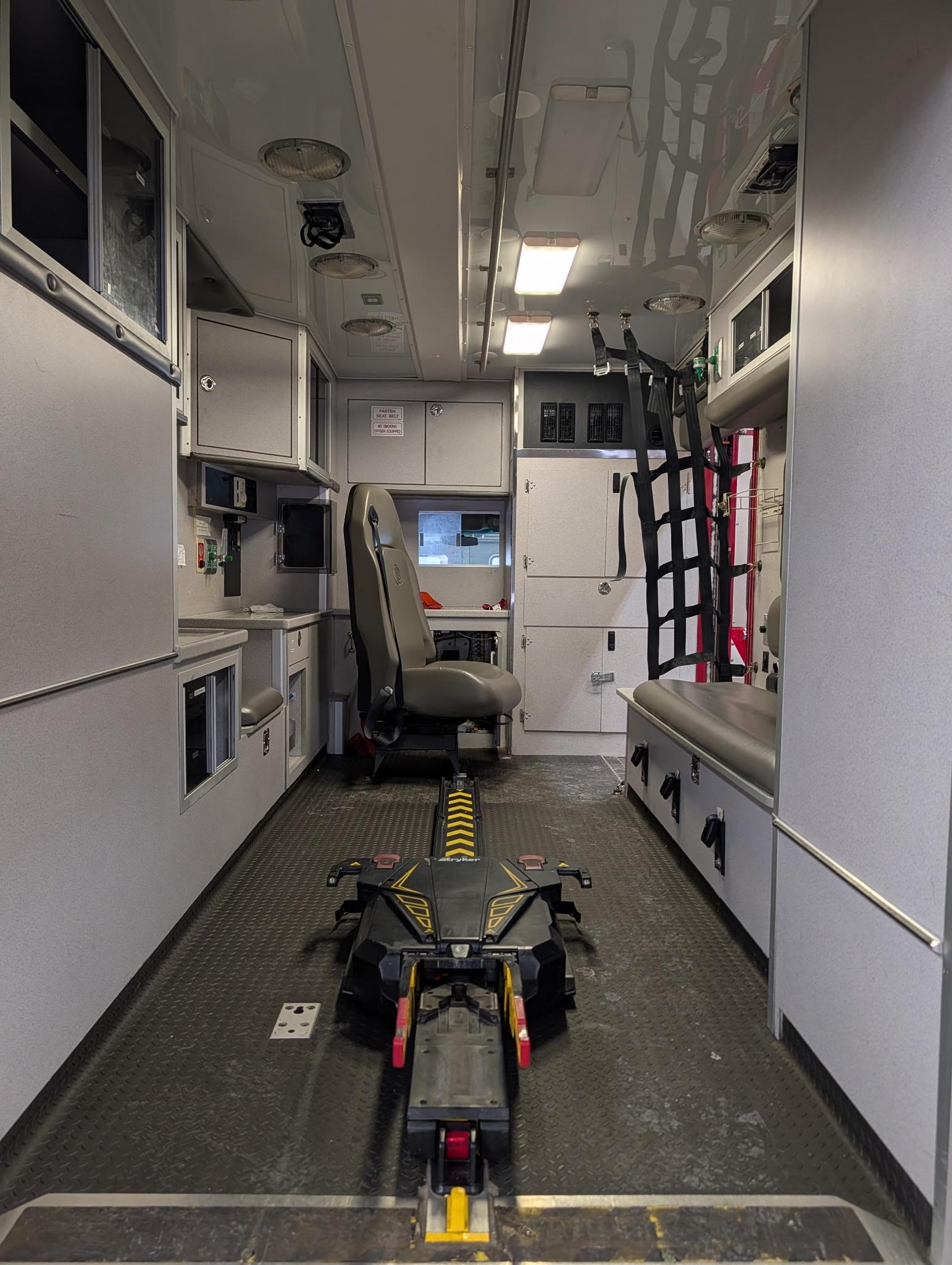 2010 Chevrolet Express 4500 Type III Ambulance - image 4