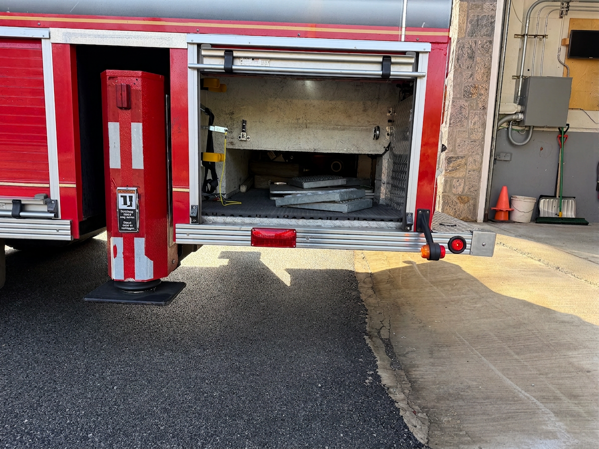 2000 HME Rosenbauer 105' Quint - image 7