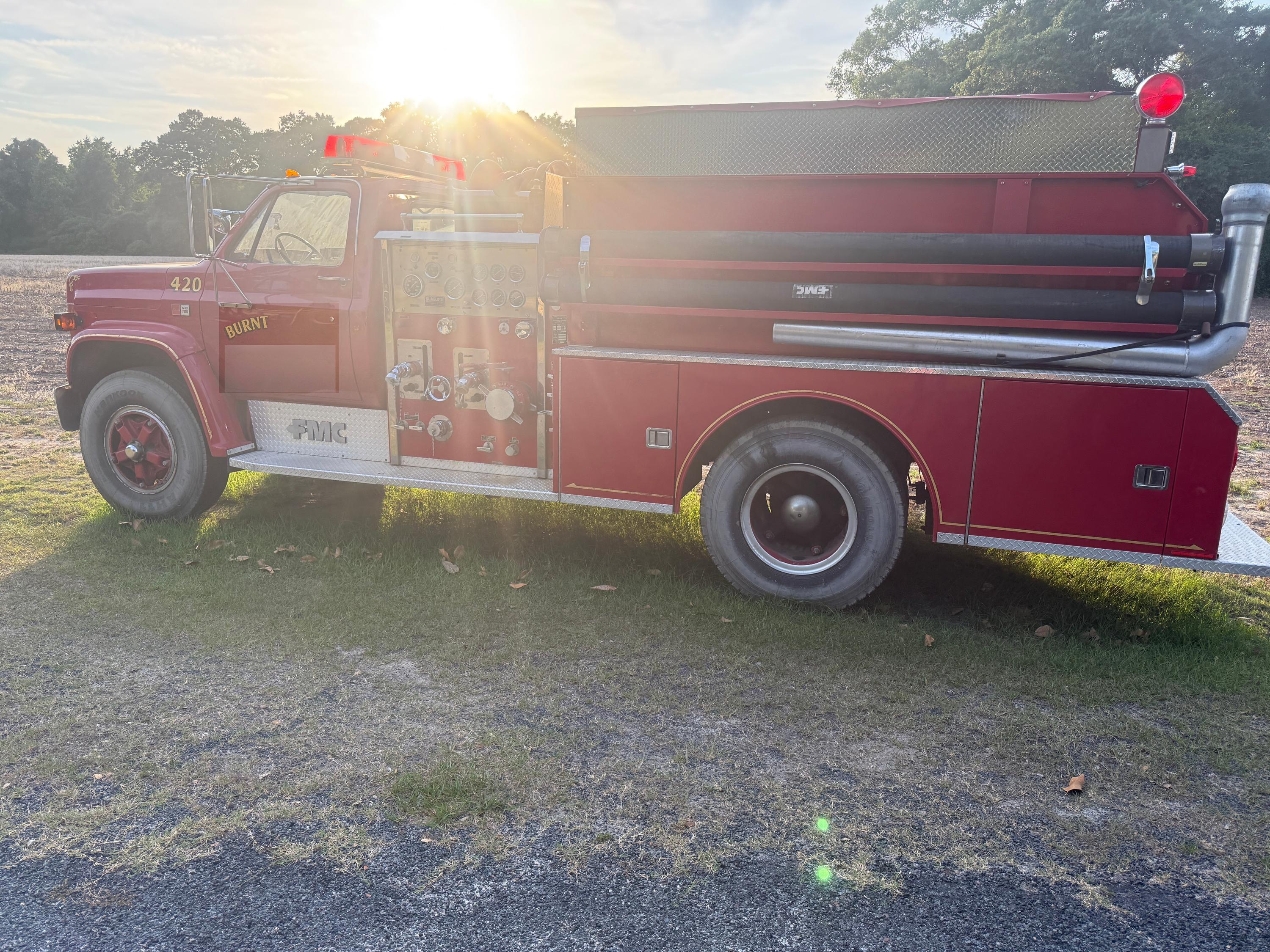 1981 GMC V8 7000 Pumper Tanker - image 3