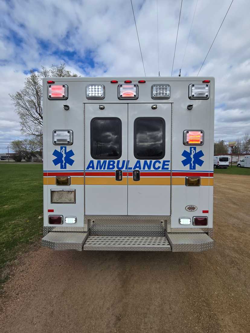 2013 PL-Custom Chevrolet Type III Ambulance — photo 4