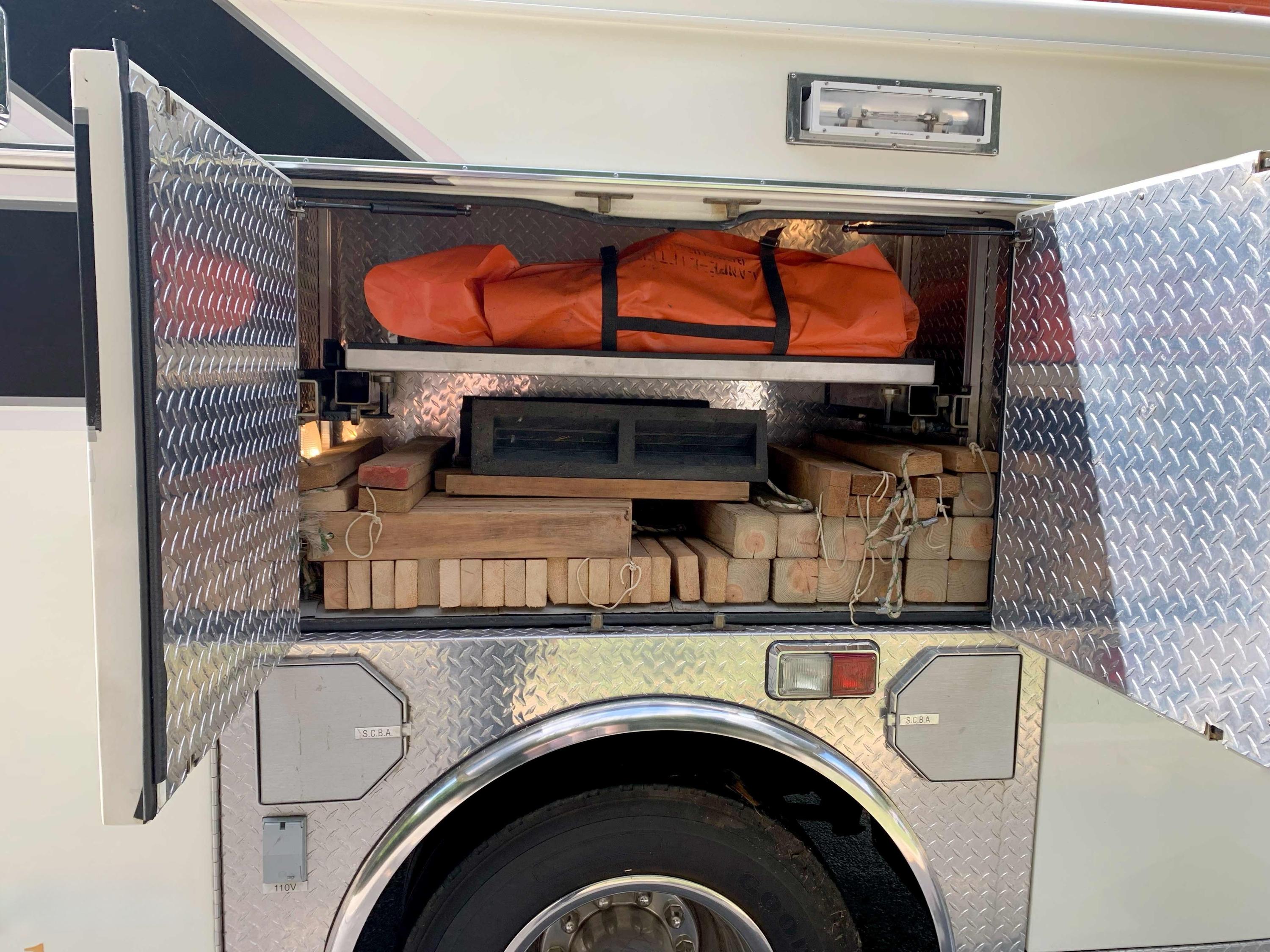 1996 Ford F600 Light Rescue - image 7