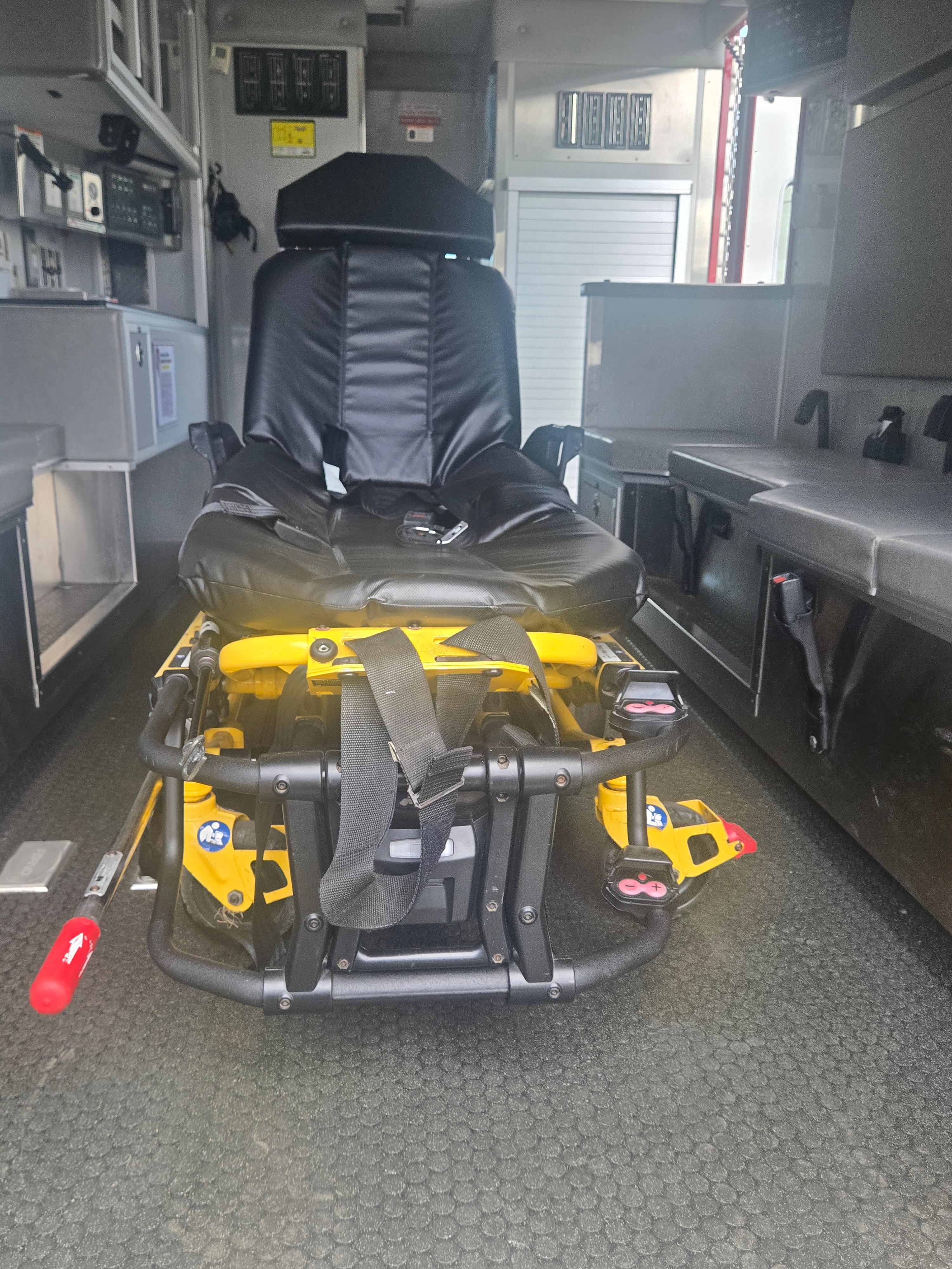 2015 Freightliner M2 107 Type I Ambulance - image 6
