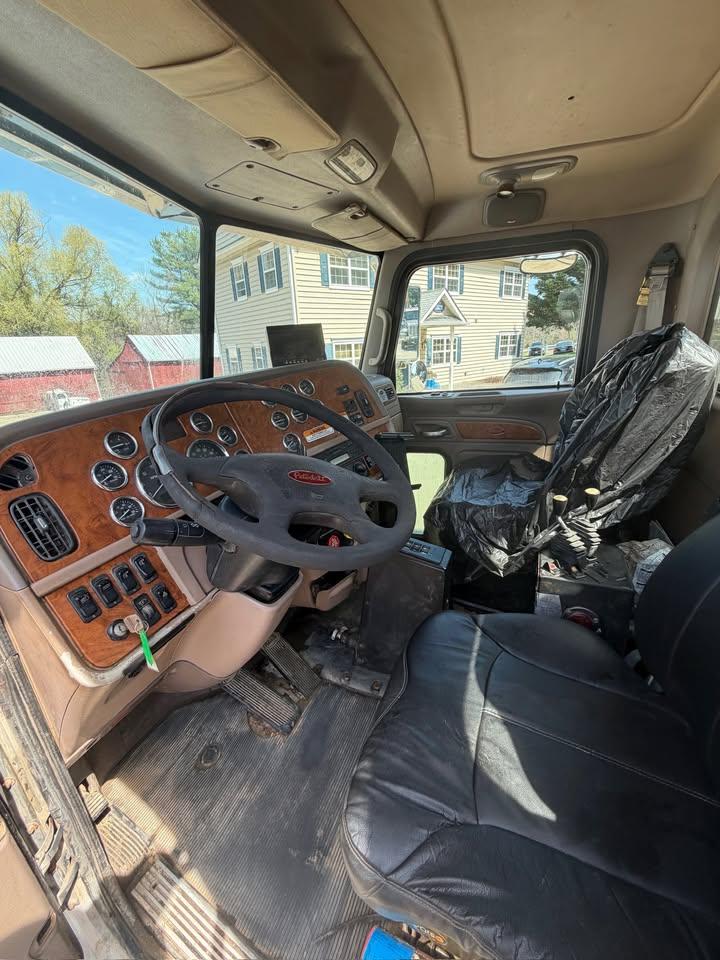 2008 Peterbilt Roll-Off - image 10
