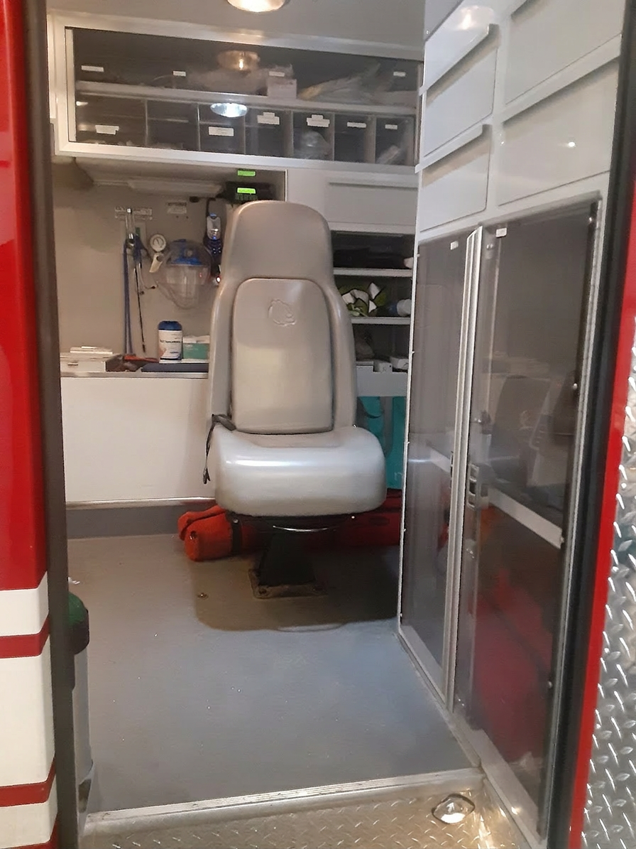 2006 Ford Type III Ambulance - image 5