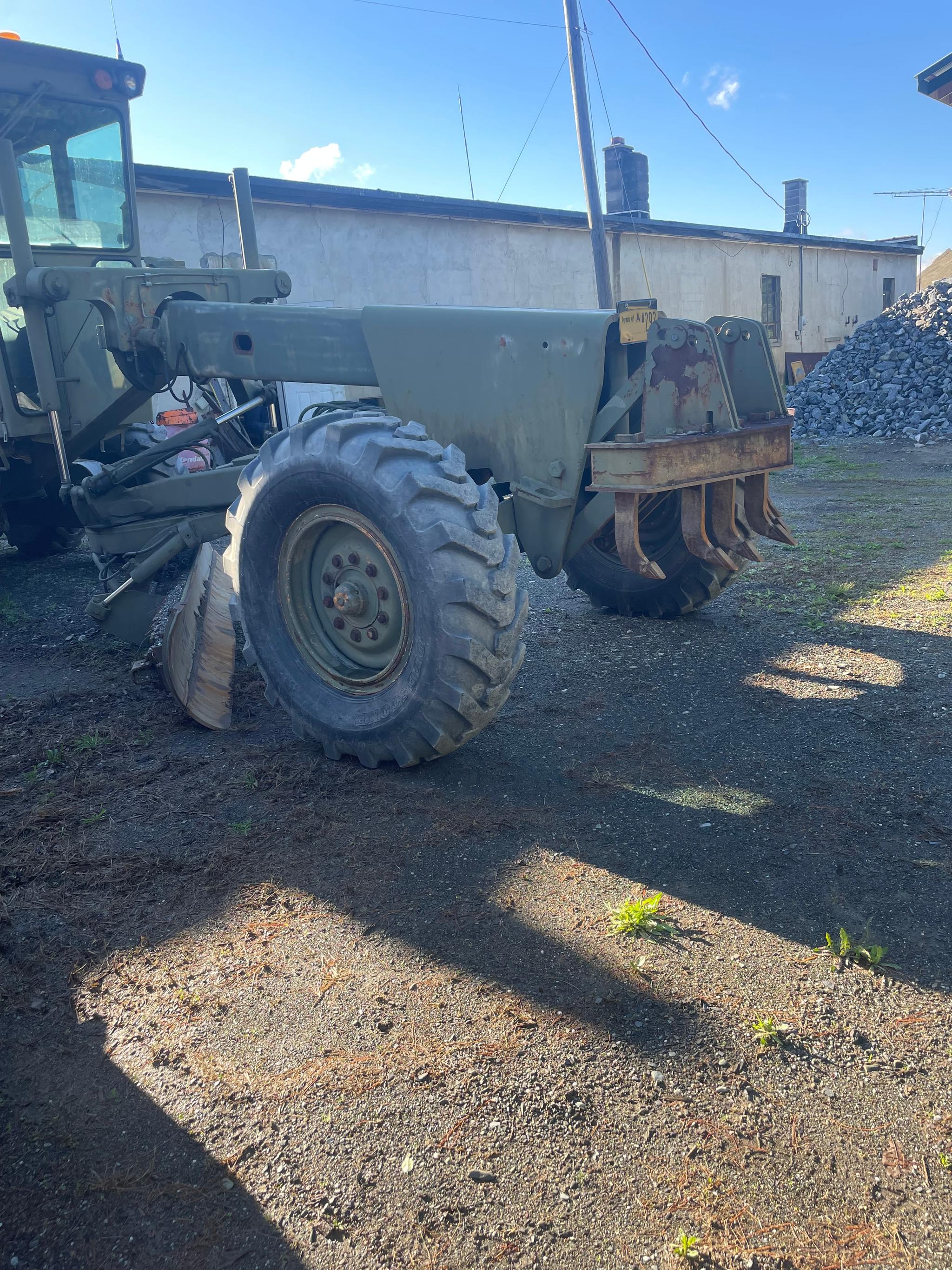 1980 John Deere 570A Motor Grader - image 3