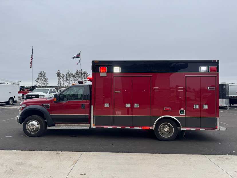 2008 MedTec Ford Type I Ambulance — photo 2