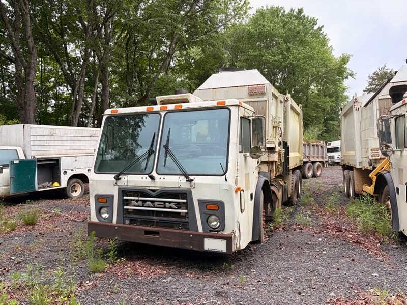 2011 Mack Heil Side Loader