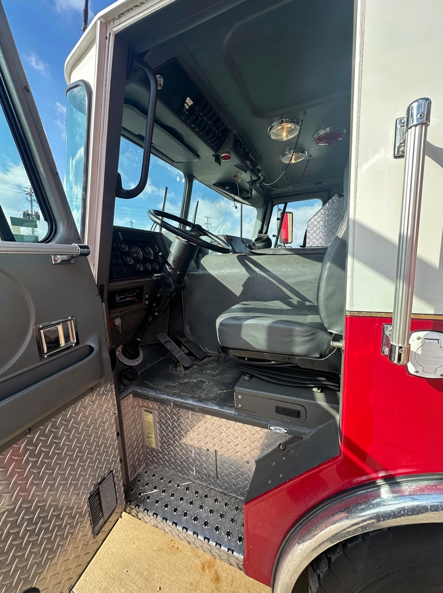 2000 E-One Cyclone Pumper - image 16