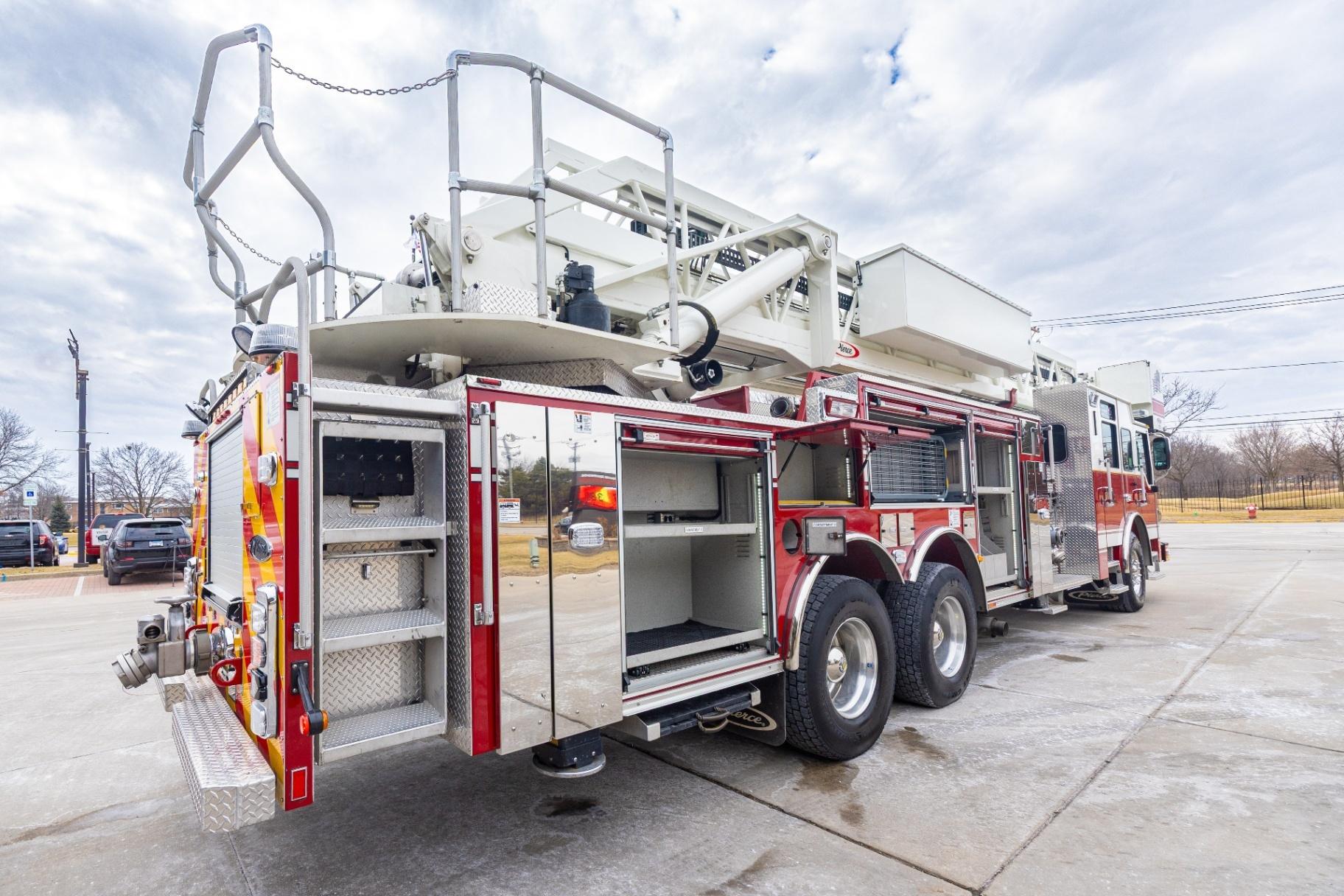 2016 Pierce Velocity 100' Quint - image 17